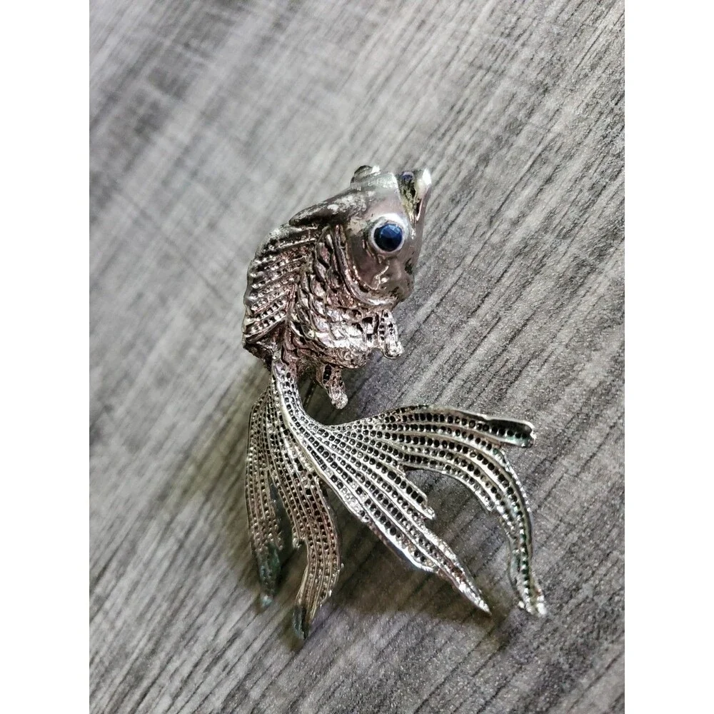 Beautiful Vintage Silver-Toned Fancy Goldfish / Black Moor Brooch Pin